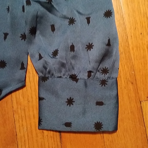 SOLD Ann Taylor Geo Piped Covered Button Blouse - Picture 4 of 7